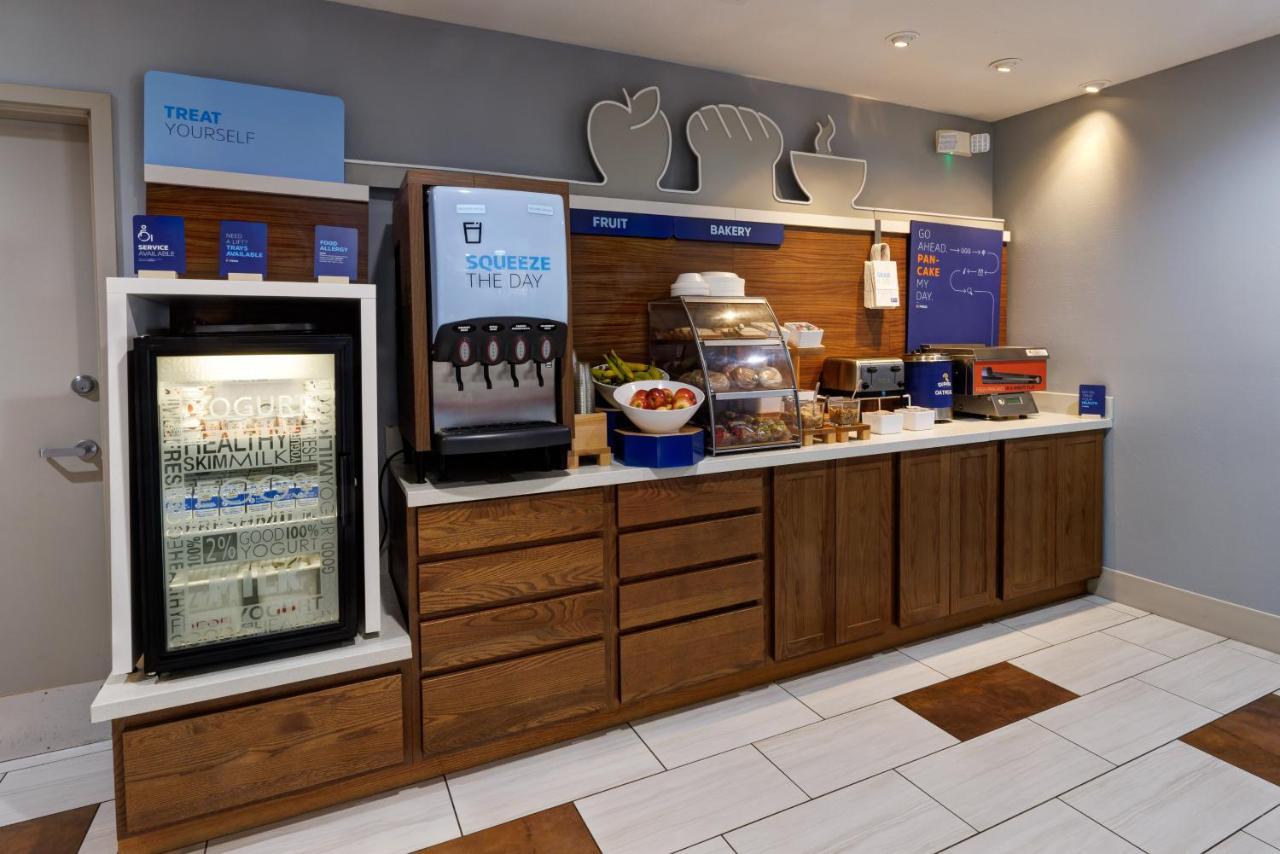 Holiday Inn Express Hotel & Suites Shelbyville By Ihg Esterno foto