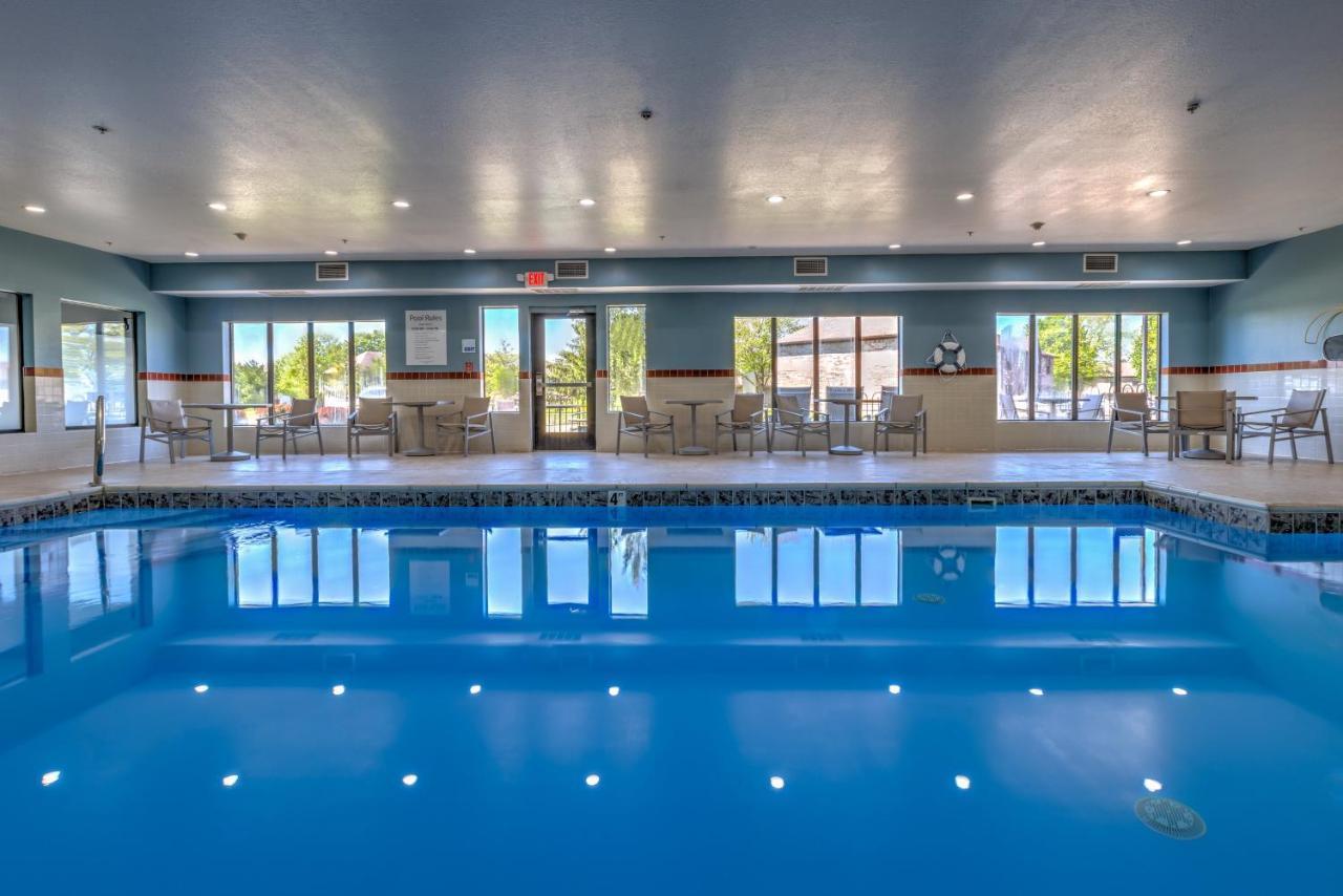 Holiday Inn Express Hotel & Suites Shelbyville By Ihg Esterno foto