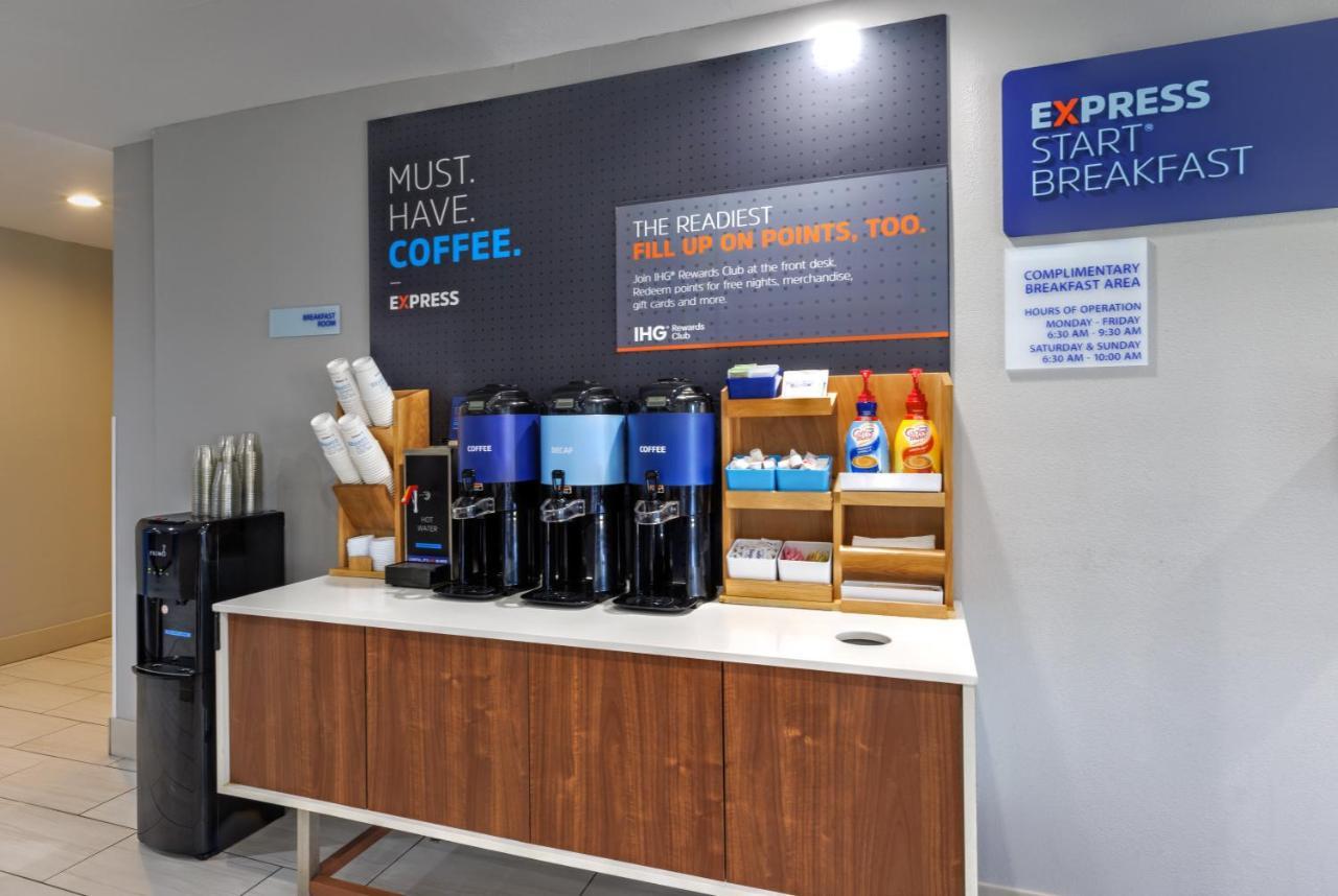 Holiday Inn Express Hotel & Suites Shelbyville By Ihg Esterno foto