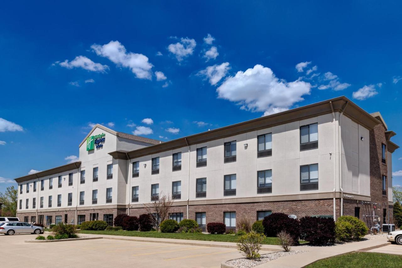 Holiday Inn Express Hotel & Suites Shelbyville By Ihg Esterno foto