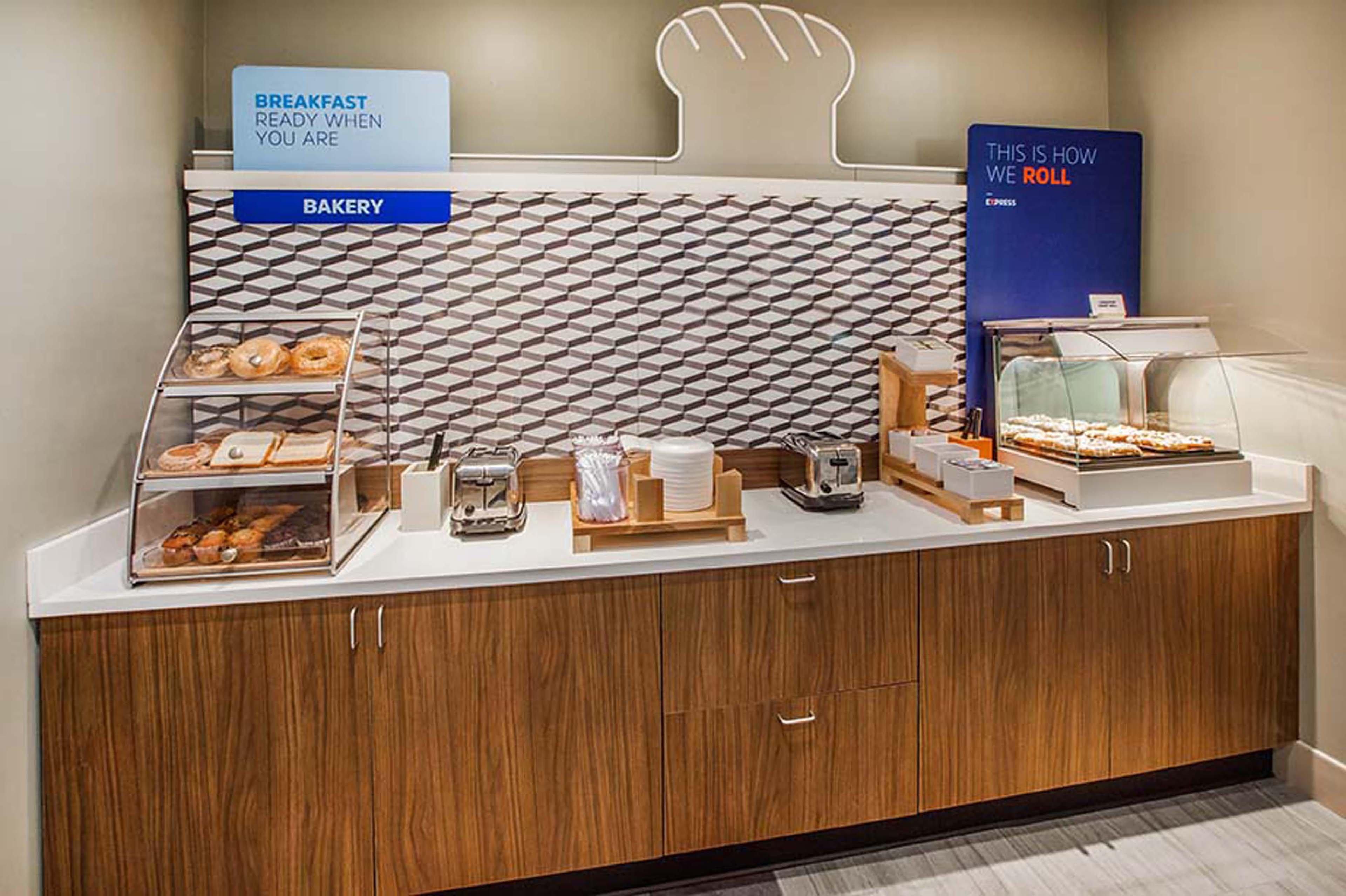 Holiday Inn Express Hotel & Suites Shelbyville By Ihg Esterno foto