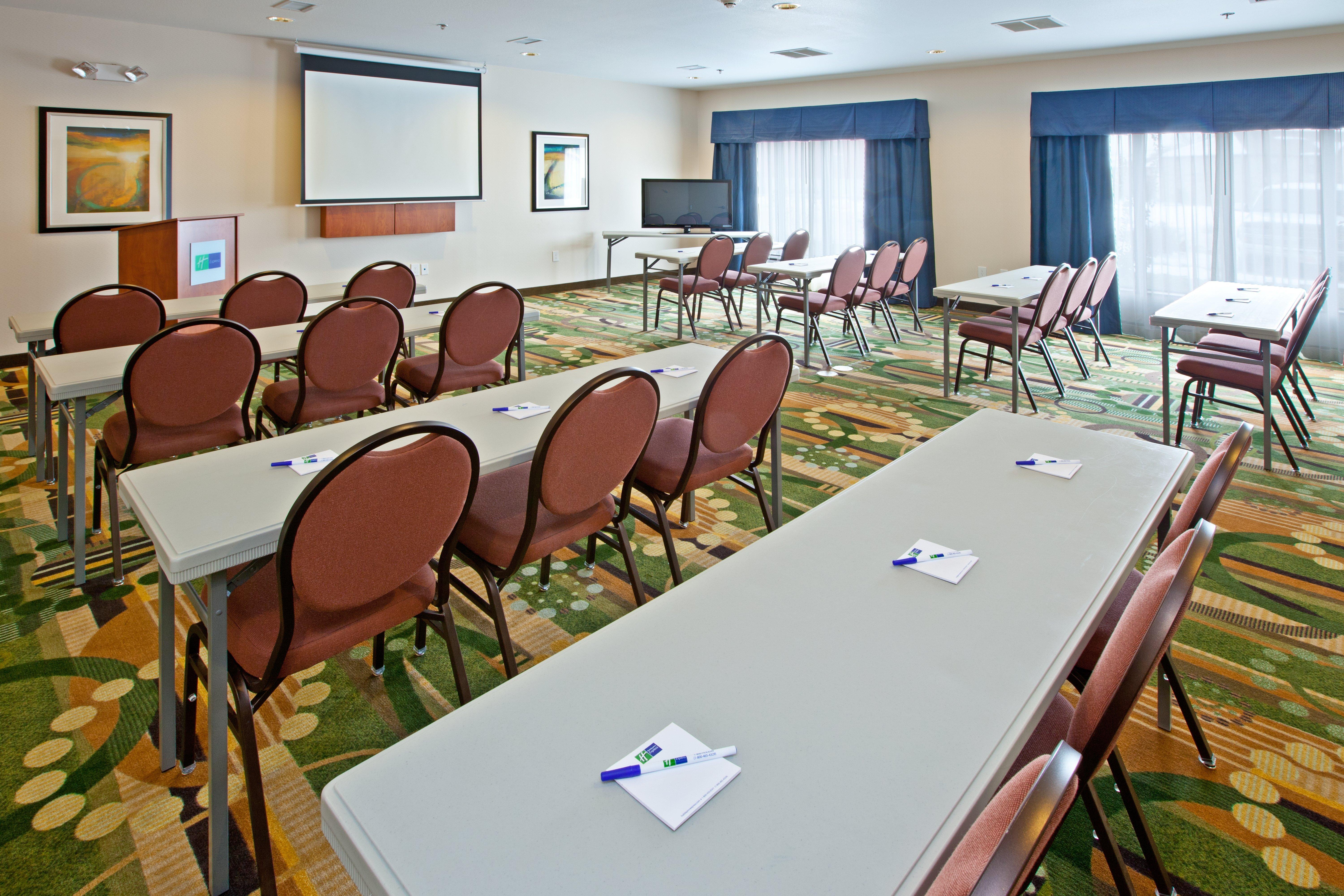 Holiday Inn Express Hotel & Suites Shelbyville By Ihg Esterno foto